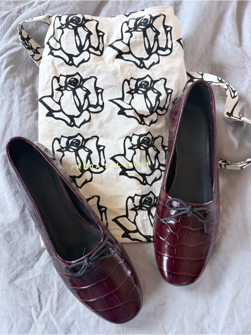 Freda Salvador Roma Round Flats Burgandy Embossed Croc Size 9